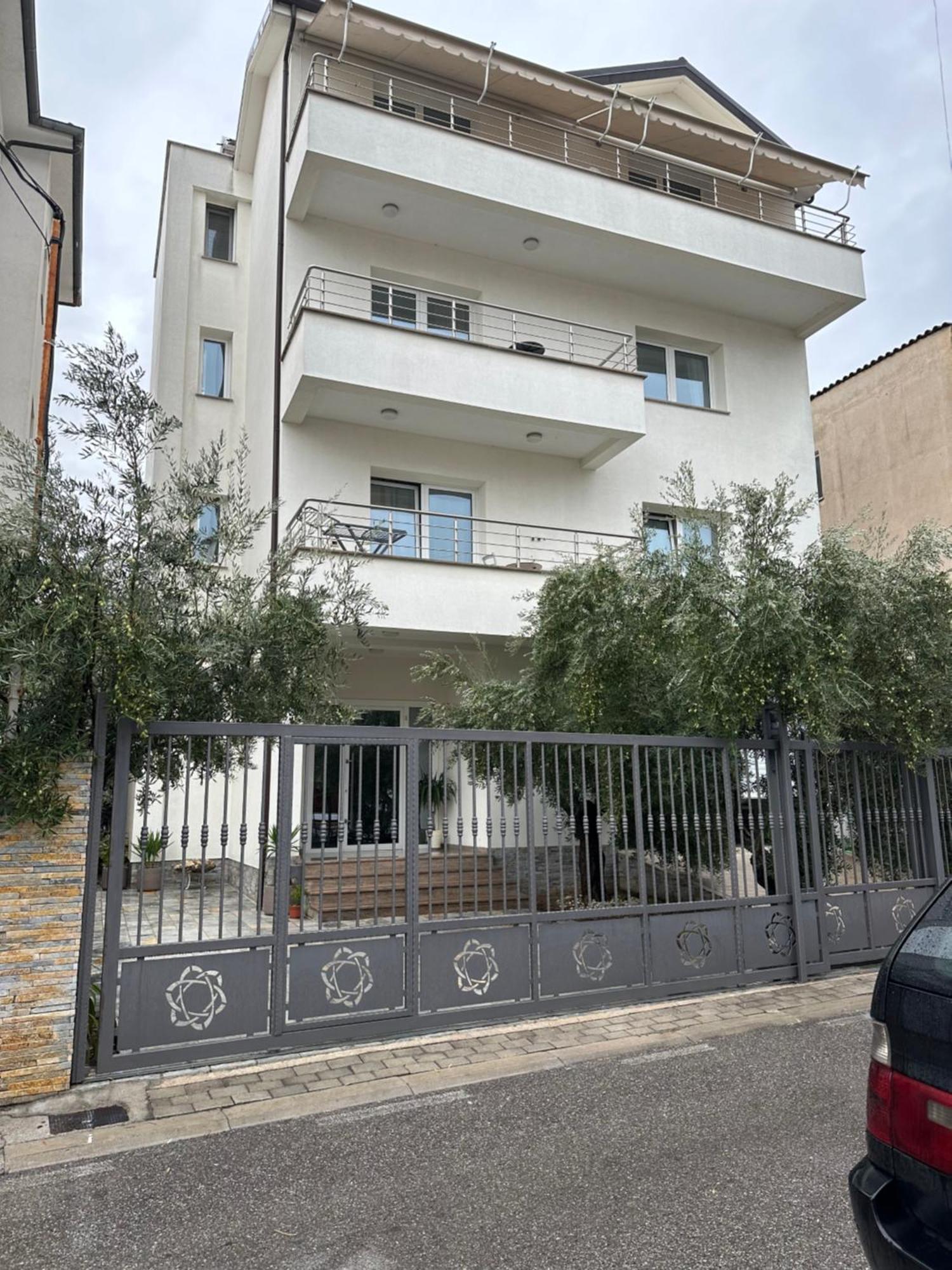 Brilant Apartament Tirana Buitenkant foto