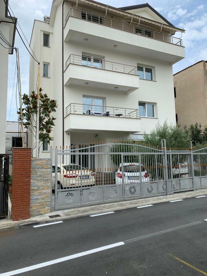 Brilant Apartament Tirana Buitenkant foto